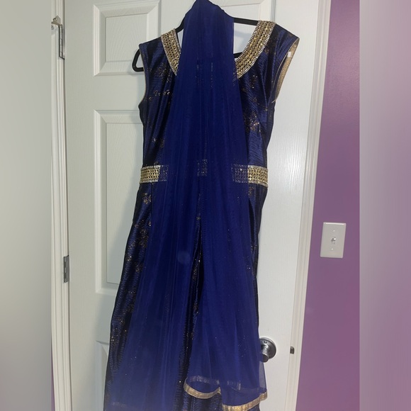 Stunning Punjabi style dress with pants and dupatta - Picture 6 of 7